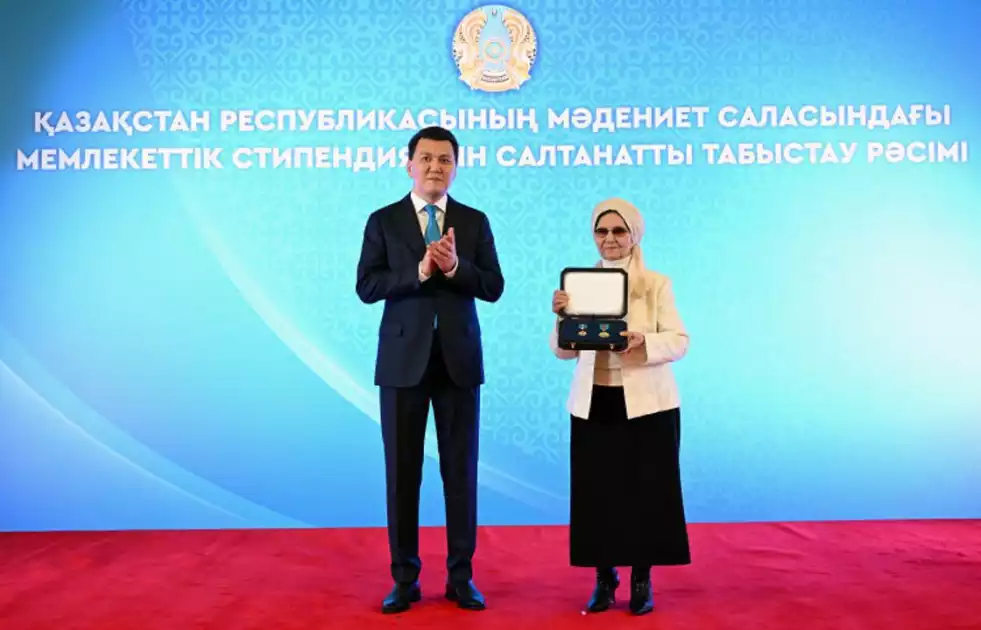 МЕМЛЕКЕТТІК КЕҢЕСШІ ПРЕЗИДЕНТ АТЫНАН БАУЫРЖАН МОМЫШҰЛЫНЫҢ ТУЫСТАРЫНА «ХАЛЫҚ ҚАҺАРМАНЫ» АТАҒЫНА ТИЕСІЛІ АЛТЫН ЖҰЛДЫЗ БЕН «ОТАН» ОРДЕНІН ТАБЫСТАДЫ