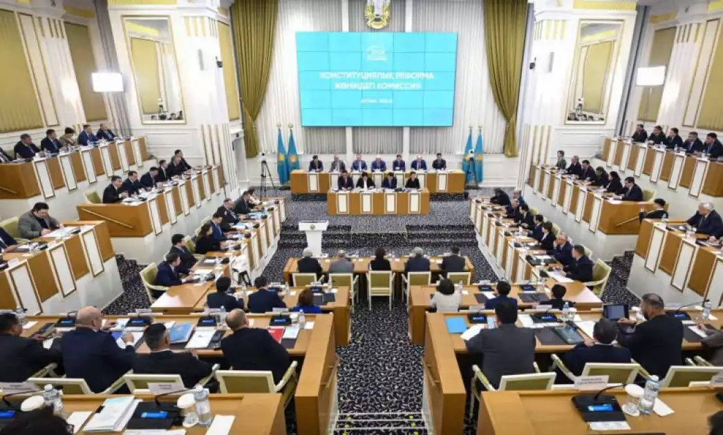 КОНСТИТУЦИЯЛЫҚ РЕФОРМАЛАР ЖӨНІНДЕГІ КОМИССИЯ ҚАЗАҚСТАН РЕСПУБЛИКАСЫНЫҢ ЖАҢА АТА ЗАҢЫНЫҢ ЖОБАСЫН ЖАРИЯЛАДЫ
